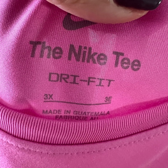 Women’s plus size sleeveless Nike tee - Picture 5 of 10